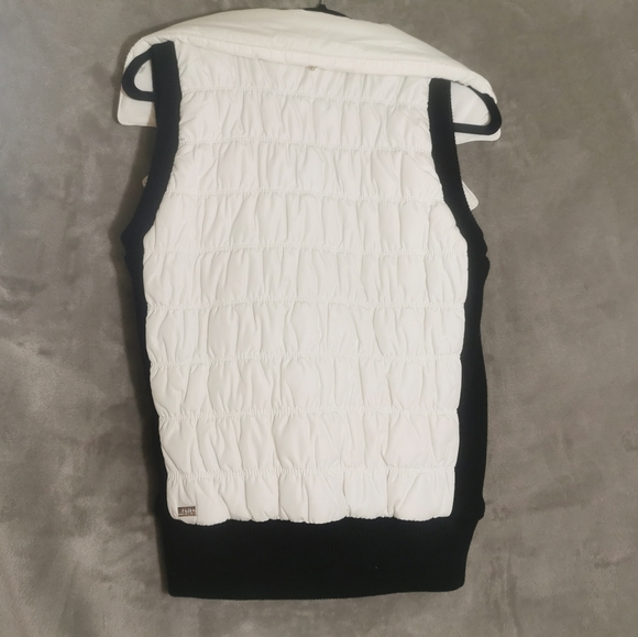 Calvin Klein Performance White Windbreaker Vest - Picture 12 of 12